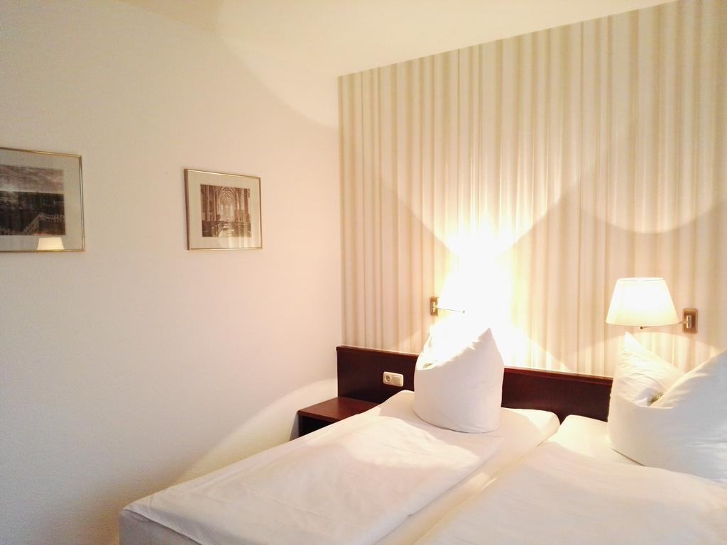 Hotel Anhalt Köthen Kültér fotó